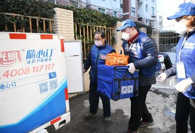 是明芳委员率企业为援鄂医疗队员家庭提供保洁服务，暖心守护彰显社会责任